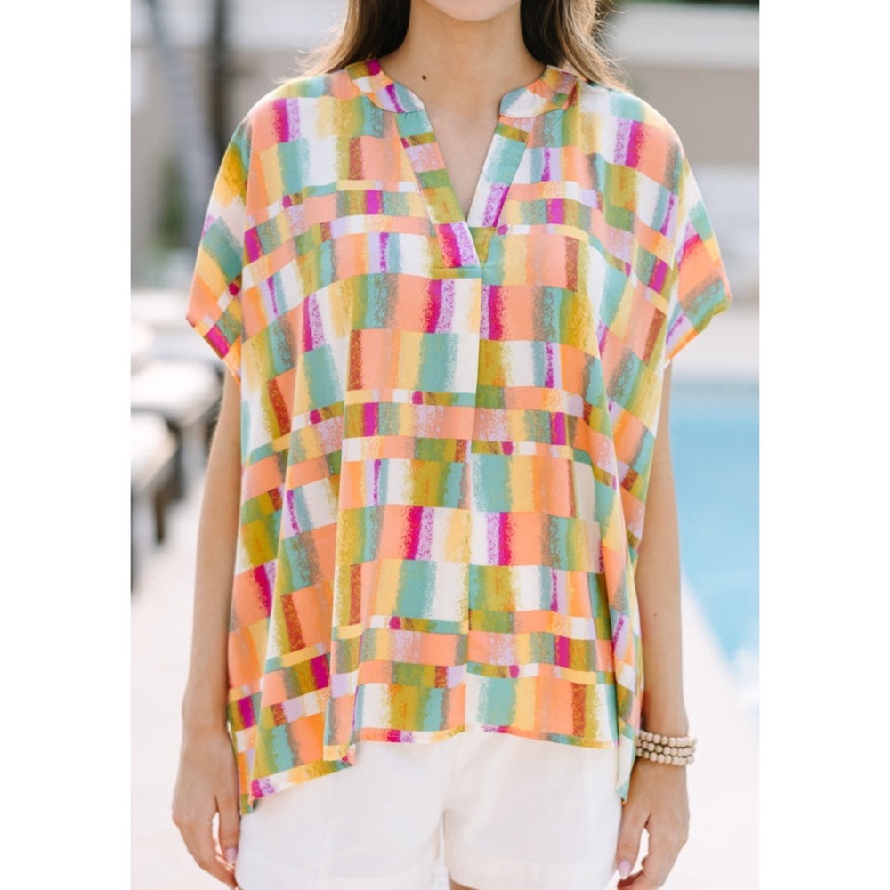 Entro vibrant v-neck top with abstract print and drop shoulders